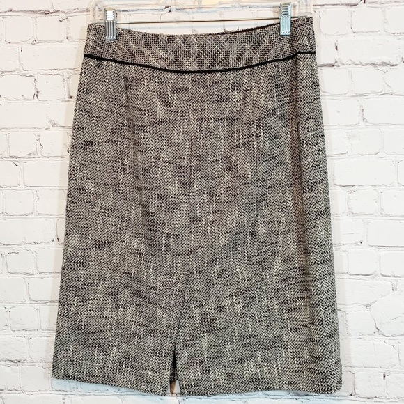 Ann Taylor Loft gray pleated pencil skirt - Picture 4 of 5